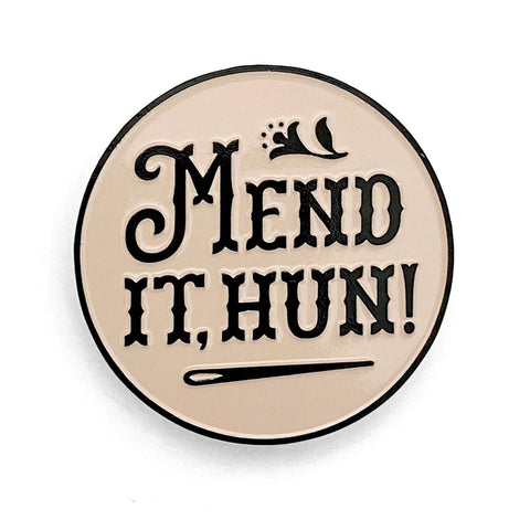 Mend It Hun Needle Minder, Ivory