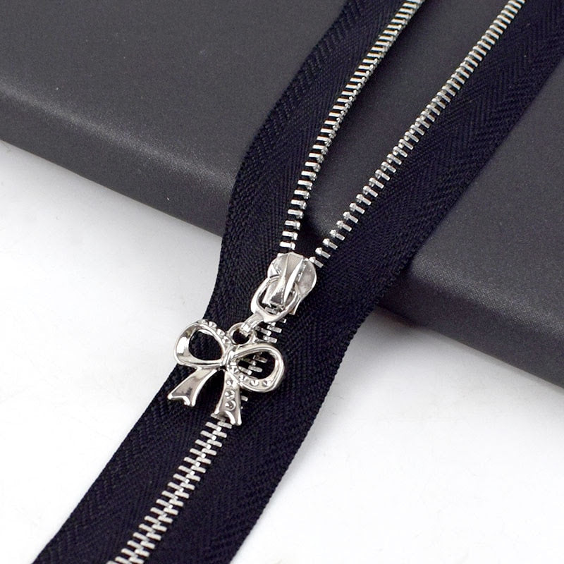 Black silver, 3# zipper, 18cm Close-end with bow pull